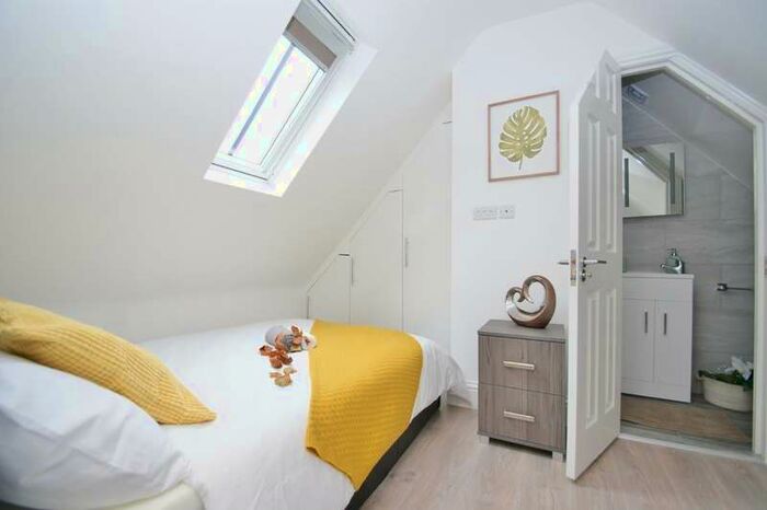 Flat To Rent In Du Cane Road, London, W12