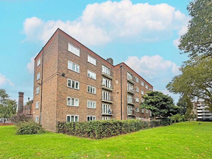 4 Bedroom Apartment To Rent In Queensbridge Road, Haggerston, E2