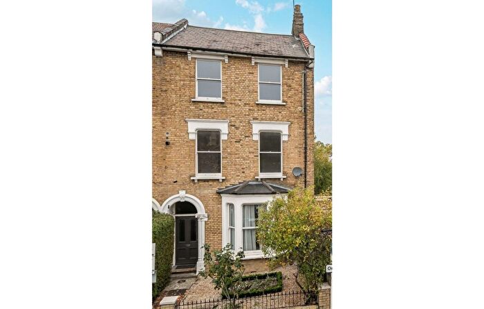 2 Bedroom Flat For Sale In Cardozo Road, London, N7