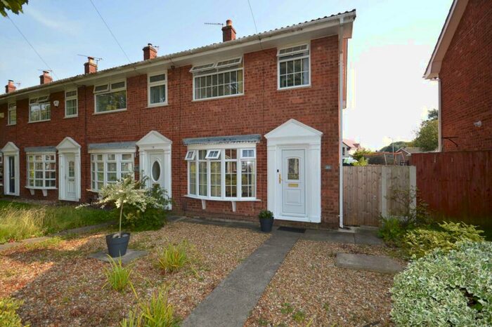 3 Bedroom Town House To Rent In Langley Close, Spital, CH63