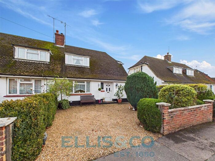 2 Bedroom Semi Detached House For Sale In Lyngs Close, Yalding, Maidstone, Kent, ME18