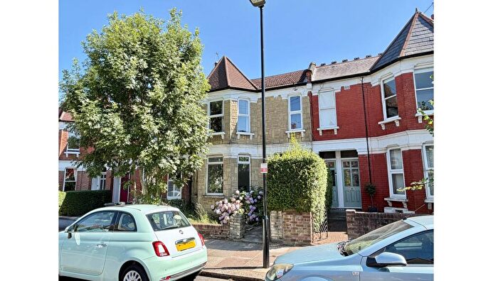 3 Bedroom Flat For Sale In Albert Road, Alexandra Palace, London, N22