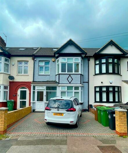 5 Bedroom House To Rent In Sinclair Road, Chingford, London, E4