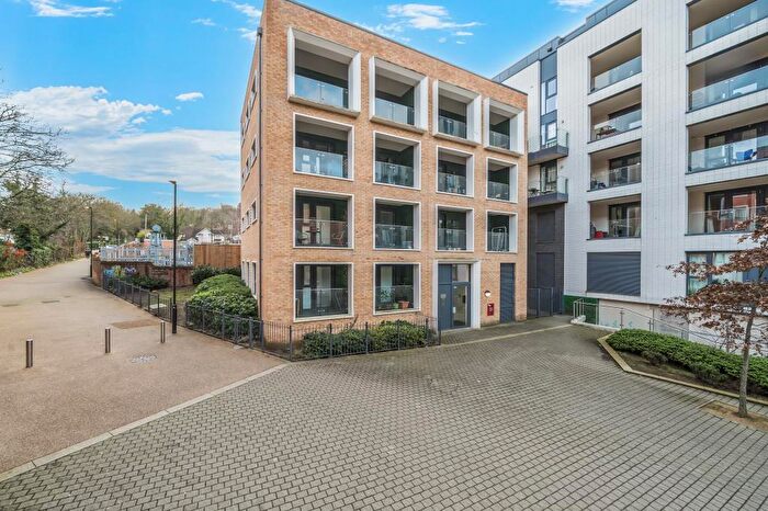 2 Bedroom Flat For Sale In High Wycombe, Buckinghamshire, HP11