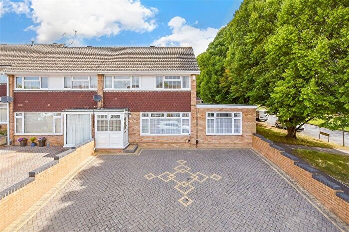 5 Bedroom End Of Terrace House For Sale In Snowdon Avenue, Maidstone, Kent, ME14