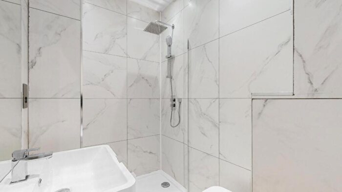 3 Bedroom Flat To Rent In Mora Road, London, NW2