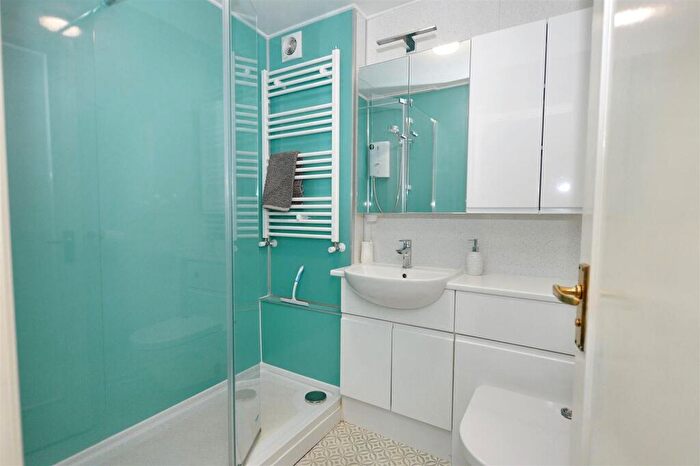 2 Bedroom Flat For Sale In Cliff Road, Sheringham, NR26