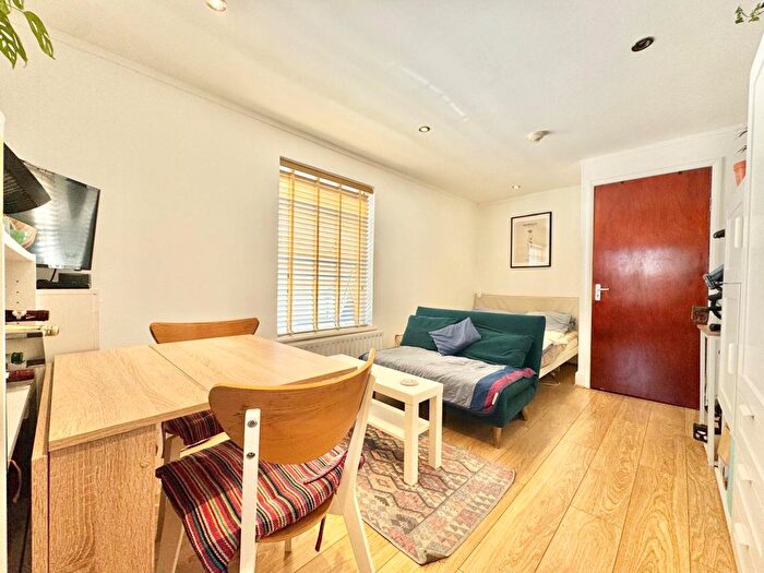 Studio To Rent In Merton Road, SW19
