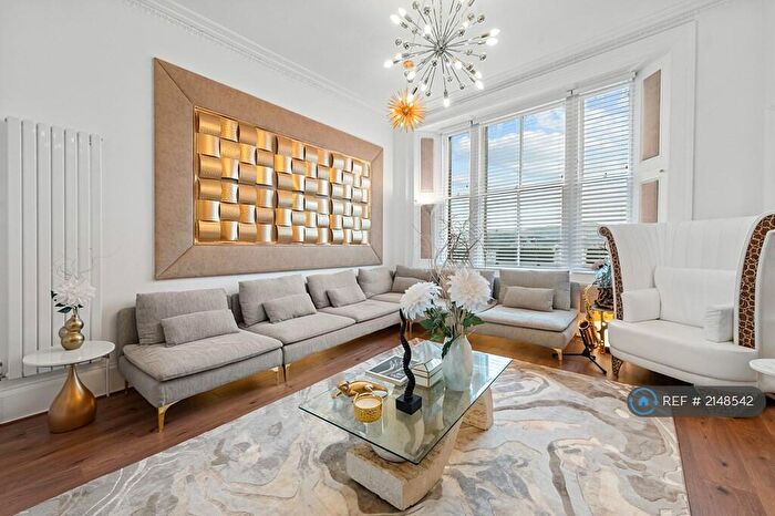 2 Bedroom Flat To Rent In Murray Place, Stirling, FK8