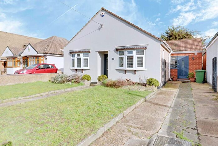 4 Bedroom Detached Bungalow For Sale In Briscoe Road, Rainham, RM13