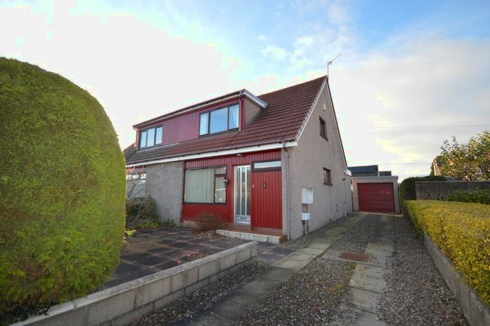 3 Bedroom Semi-Detached House To Rent In Rosemount Crescent, Birkhill, Dundee, DD2