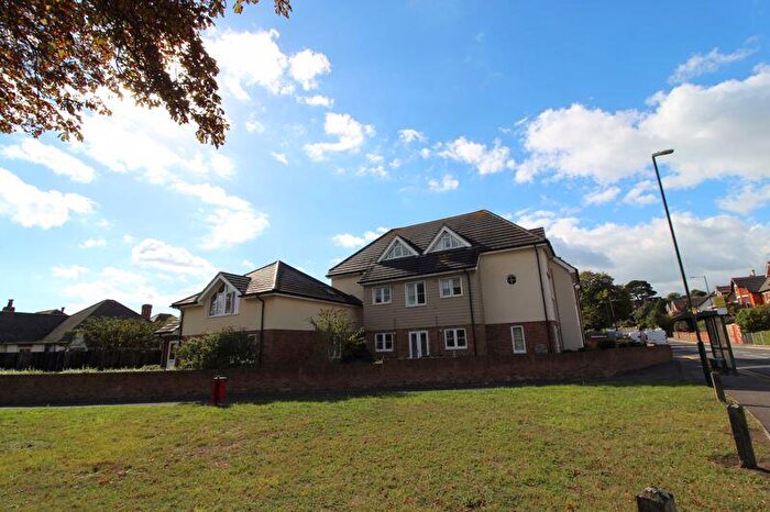 2 Bedroom Flat To Rent In Superb Ground Floor Bedroom Flat - Broadway Southbourne, BH6