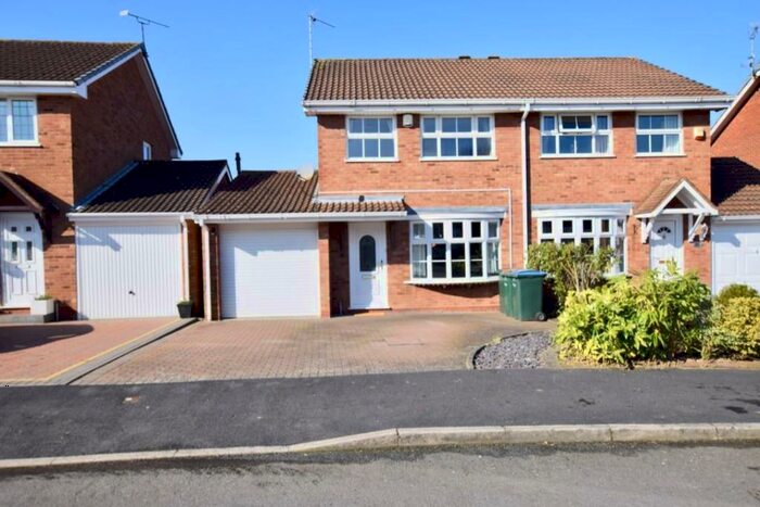 3 Bedroom Semi-Detached House To Rent In Appledore Drive, Coventry - Large Bedroom Semi Allesley Green, CV5