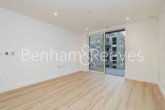 1 Bedroom Apartment To Rent In Quay Walk, Grand Union, HA0