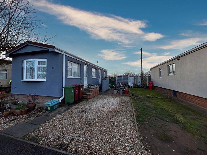 2 Bedroom Park Home For Sale In Beech Avenue, Scunthorpe, DN15