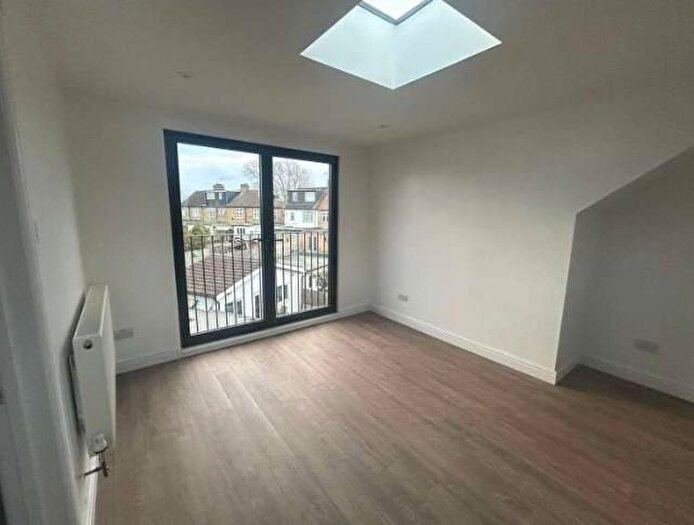 2 Bedroom Flat To Rent In Hall Lane, London, E4