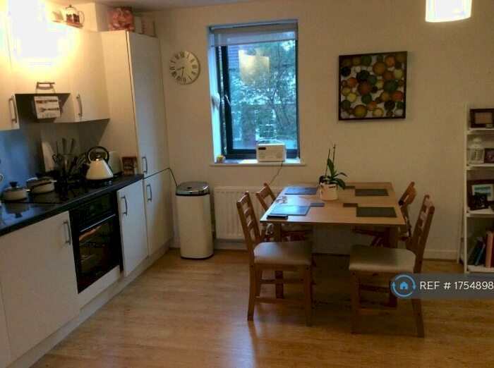 2 Bedroom Flat To Rent In Pennywell Road, Bristol, BS5