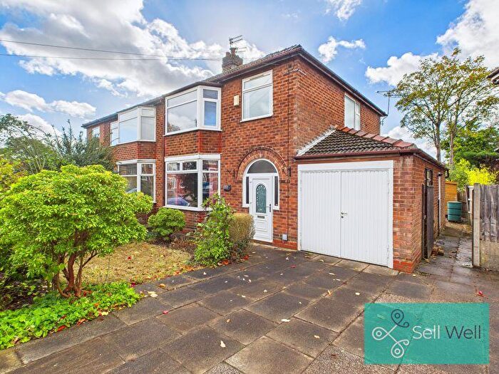 3 Bedroom Semi Detached House For Sale In Maple Grove, Worsley, Manchester, M28