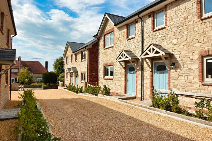 3 Bedroom Semi-Detached House For Sale In Hampton Mews, Havenstreet, PO33