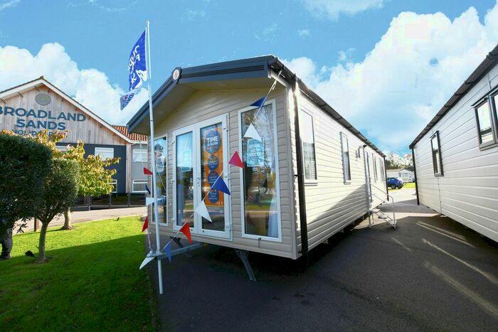 2 Bedroom Mobile/park Home For Sale In Broadland Sands Holiday Park, Corton, Suffolk, NR32