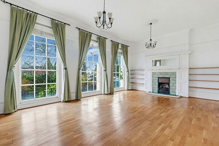 2 Bedroom Flat For Sale In Copers Cope Road, Beckenham, BR3