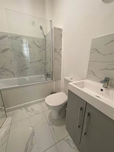 2 Bedroom Flat To Rent In Mayes Road, London, N22