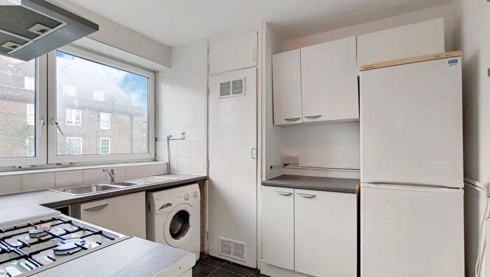 3 Bedroom Flat To Rent In Peckham Park Road, London, SE15