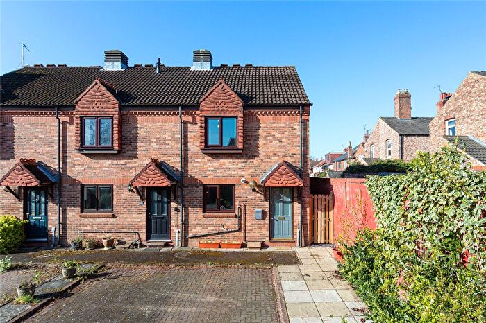3 Bedroom End Terrace House For Sale In De Grey Court, York, North Yorkshire, YO30