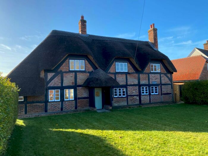 3 Bedroom Cottage To Rent In Nursling, SO16