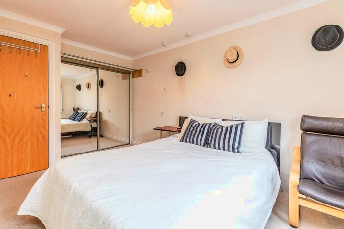 1 Bedroom Apartment For Sale In The Fosseway, Bristol, BS8