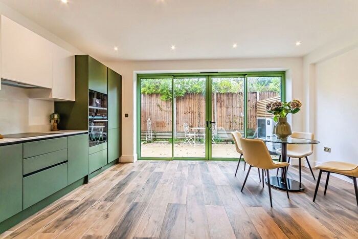 4 Bedroom Terraced House For Sale In North Down, South Croydon, CR2