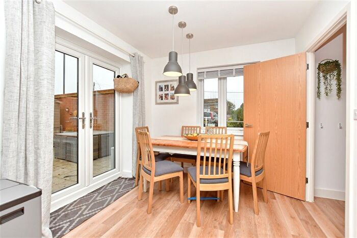 3 Bedroom Semi-detached House For Sale In Weaver Avenue, Faversham, Kent, ME13