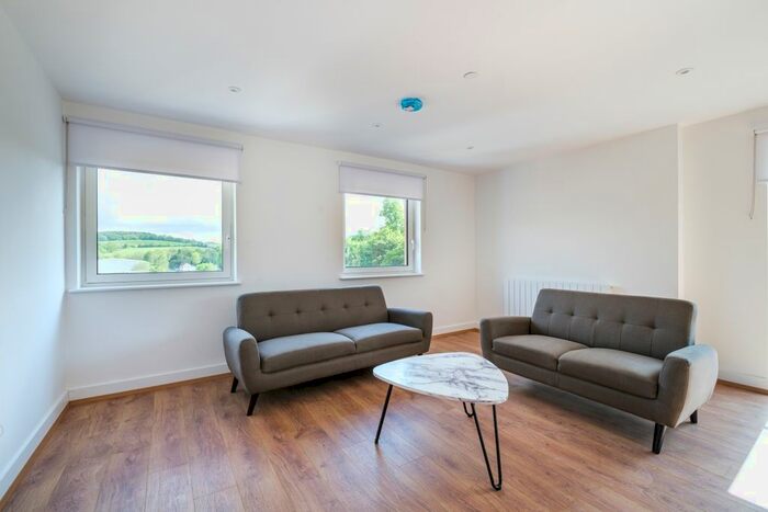 2 Bedroom Flat To Rent In Well Farm Road, Whyteleafe, CR3