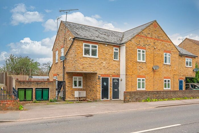 2 Bedroom Maisonette For Sale In Shepperton, Surrey, TW17