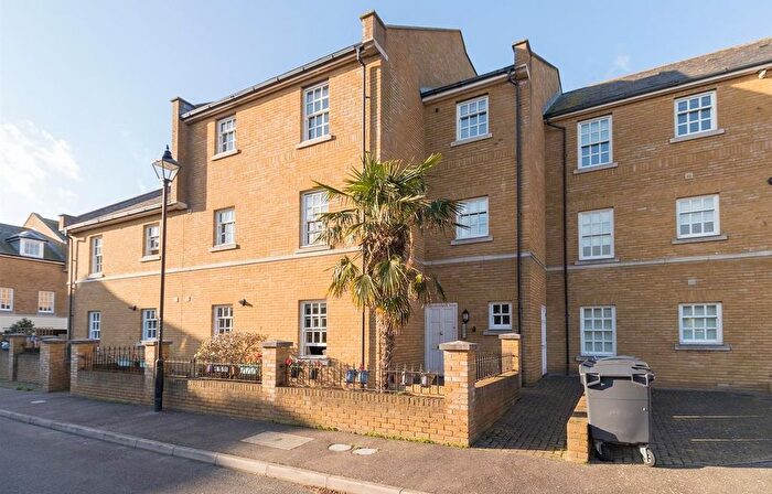 2 Bedroom Flat To Rent In Coventry Gardens, Deal, Kent, CT14