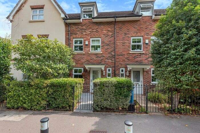 3 Bedroom Town House To Rent In Cranbourne Towers, Ascot, SL5