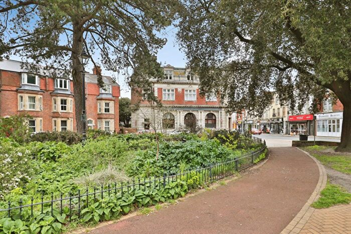 2 Bedroom Maisonette For Sale In Christchurch Road, Bournemouth, Dorset, BH1