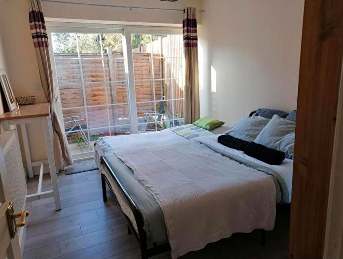 1 Bedroom Flat To Rent In Long Lane, Ickenham, Uxbridge, UB10