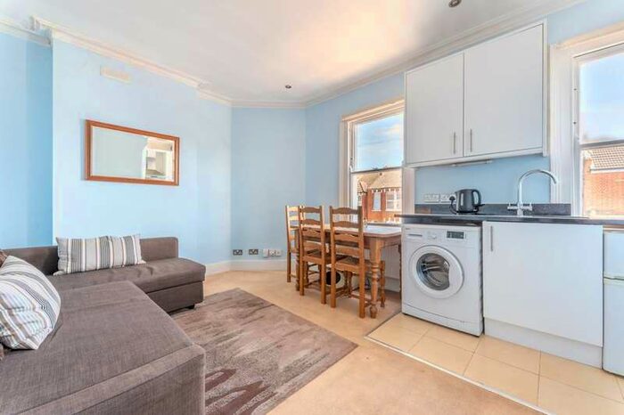 1 Bedroom Maisonette Flat To Rent In Alston Road, Tooting, SW17