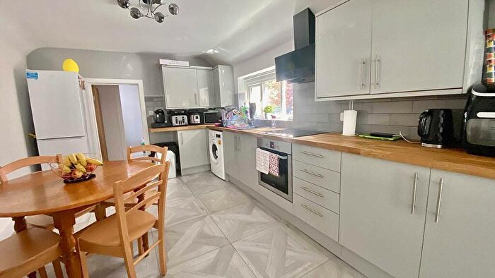2 Bedroom Apartment To Rent In High Street, Rushden, NN10