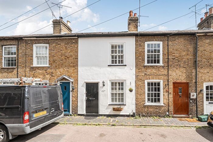 2 Bedroom Terraced House For Sale In Blacksmiths Lane, St. Albans, AL3