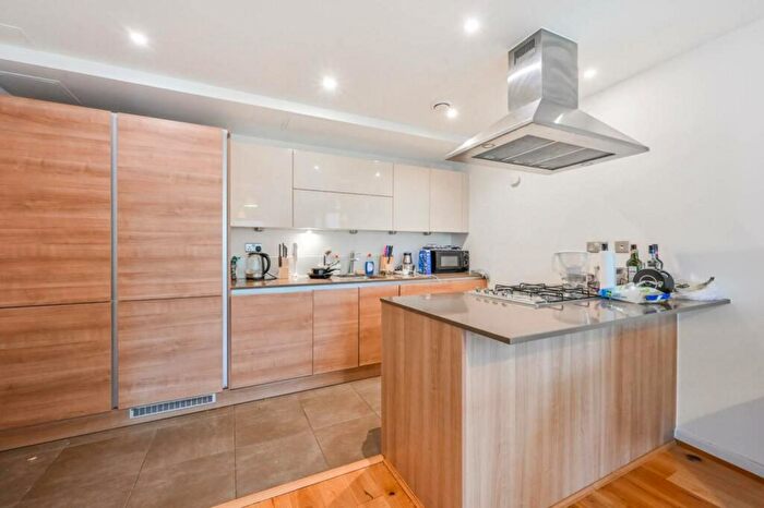 2 Bedroom Flat To Rent In Chi Building, Wapping, E1