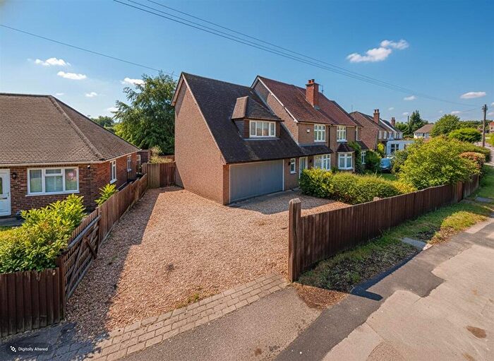 4 Bedroom Semi Detached House For Sale In Long Lane, Tilehurst, Reading, RG31