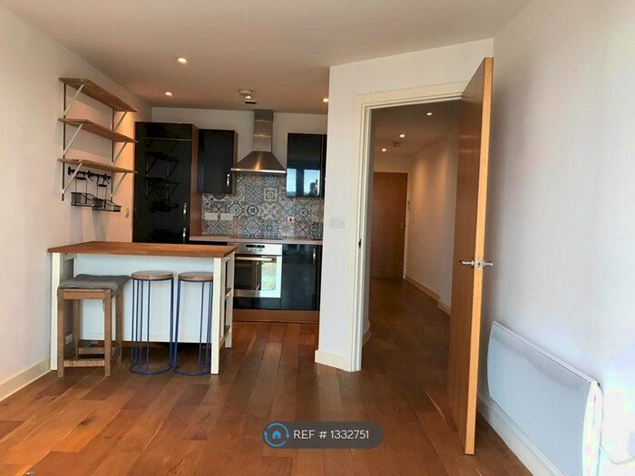 2 Bedroom Flat To Rent In Cross Green Lane, Leeds, LS9