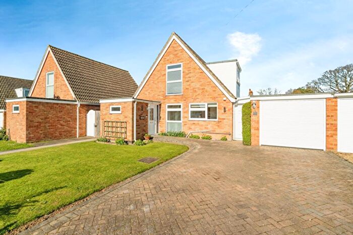 3 Bedroom Bungalow For Sale In Waveney Drive, Hoveton, Norwich, Norfolk, NR12