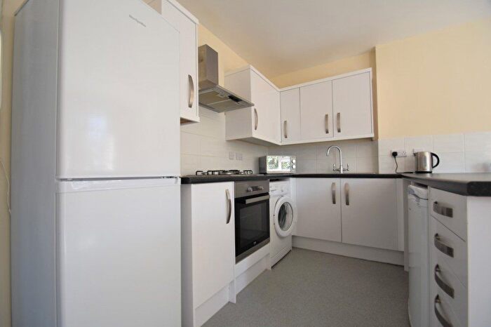 3 Bedroom Flat To Rent In Kings Road, Southsea, Hampshire, PO5