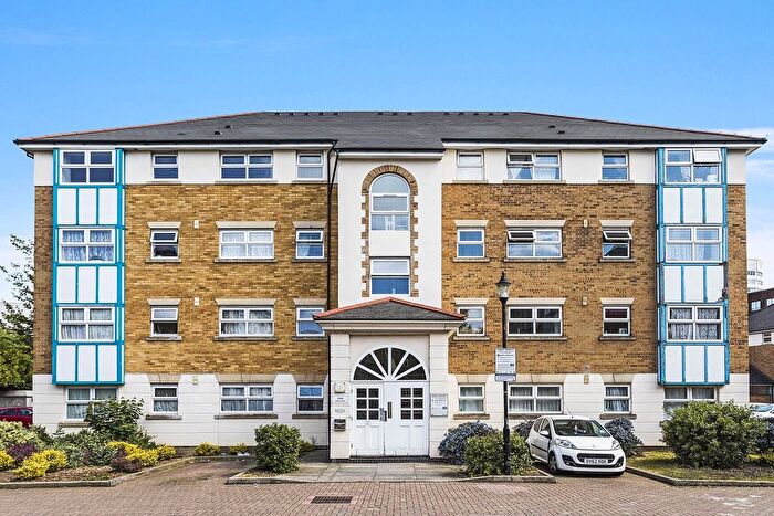 2 Bedroom Flat To Rent In Adeliza Close, Barking, IG11