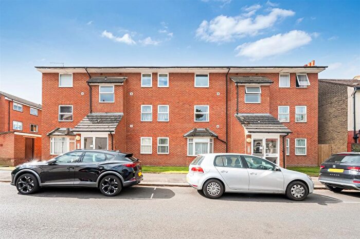 1 Bedroom Flat For Sale In Heverfield Court, Mitcham, CR4