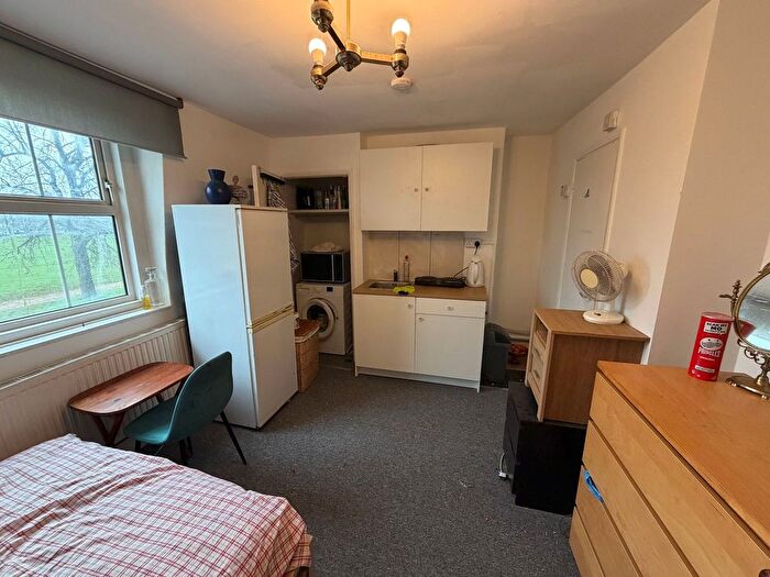 Studio To Rent In Hampton Court Road, East Molesey, KT8