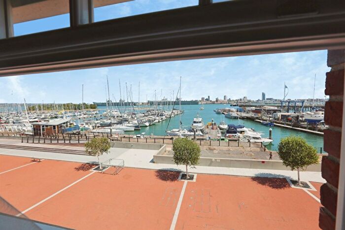 2 Bedroom Flat For Sale In Salt Meat Lane, Gosport, PO12